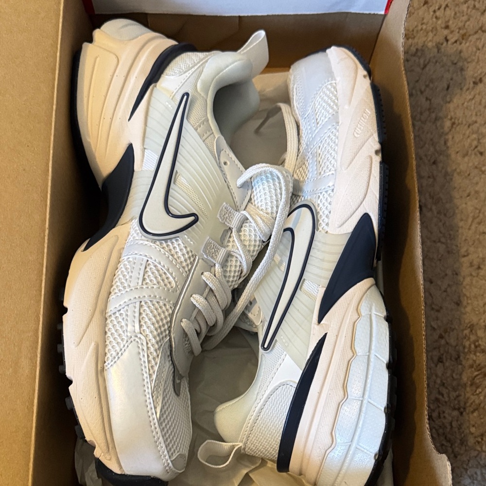 Nike White and Black Men's Sneakers